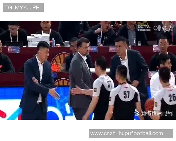 杜锋愤怒指责裁判不公胡明轩误罚引发赛场争议与反思
