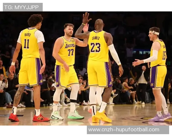 热火与湖人精彩对决央视全程直播引发球迷热议